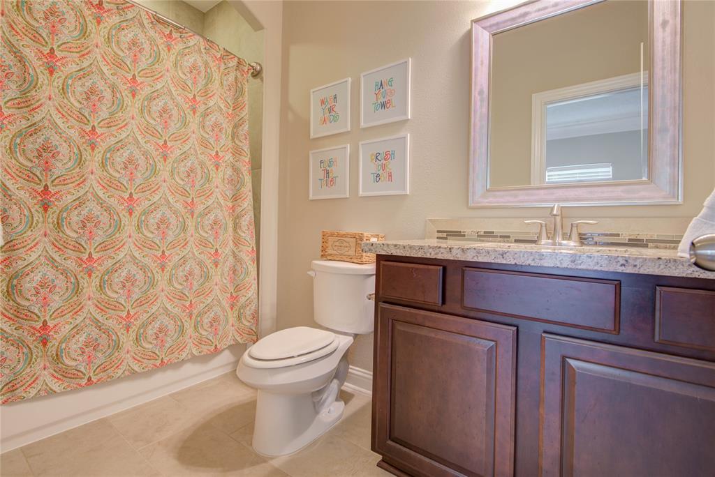 5803 2 Kansas Street, Houston, Texas 77007, 3 Bedrooms Bedrooms, 10 Rooms Rooms,2 BathroomsBathrooms,Single-family,For Sale,Kansas,52087729