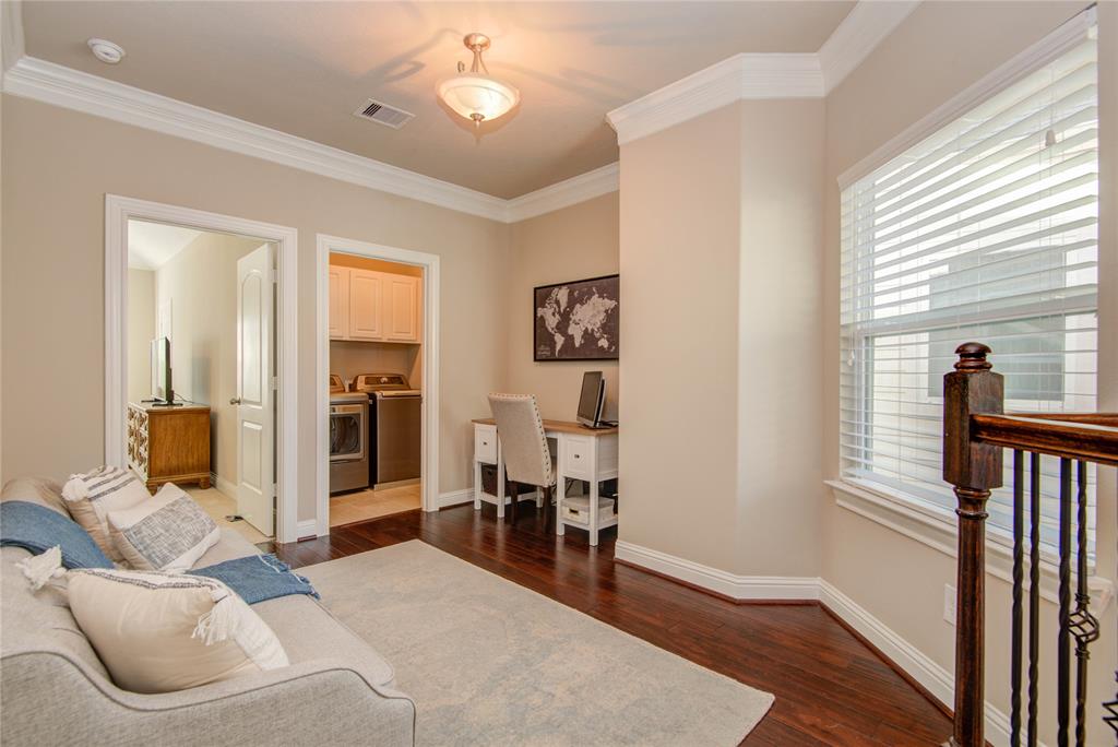 5803 2 Kansas Street, Houston, Texas 77007, 3 Bedrooms Bedrooms, 10 Rooms Rooms,2 BathroomsBathrooms,Single-family,For Sale,Kansas,52087729