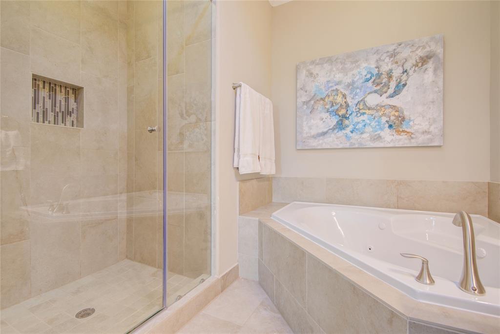 5803 2 Kansas Street, Houston, Texas 77007, 3 Bedrooms Bedrooms, 10 Rooms Rooms,2 BathroomsBathrooms,Single-family,For Sale,Kansas,52087729