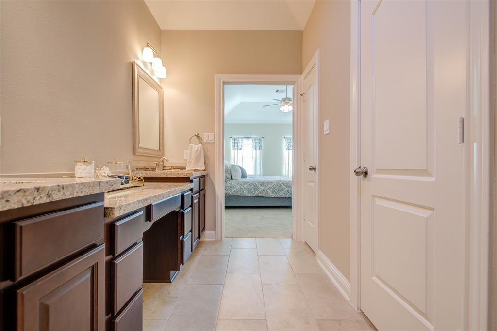 5803 2 Kansas Street, Houston, Texas 77007, 3 Bedrooms Bedrooms, 10 Rooms Rooms,2 BathroomsBathrooms,Single-family,For Sale,Kansas,52087729