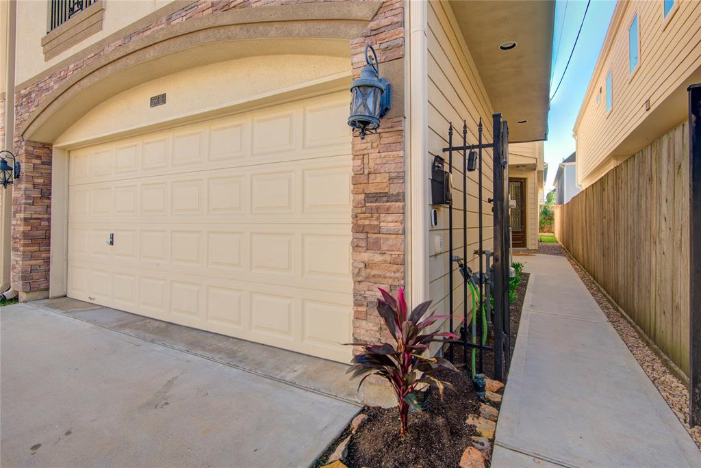 5803 2 Kansas Street, Houston, Texas 77007, 3 Bedrooms Bedrooms, 10 Rooms Rooms,2 BathroomsBathrooms,Single-family,For Sale,Kansas,52087729