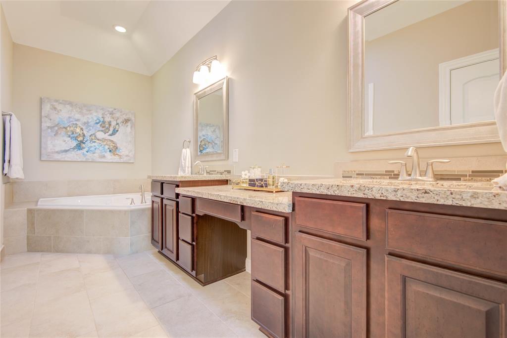 5803 2 Kansas Street, Houston, Texas 77007, 3 Bedrooms Bedrooms, 10 Rooms Rooms,2 BathroomsBathrooms,Single-family,For Sale,Kansas,52087729