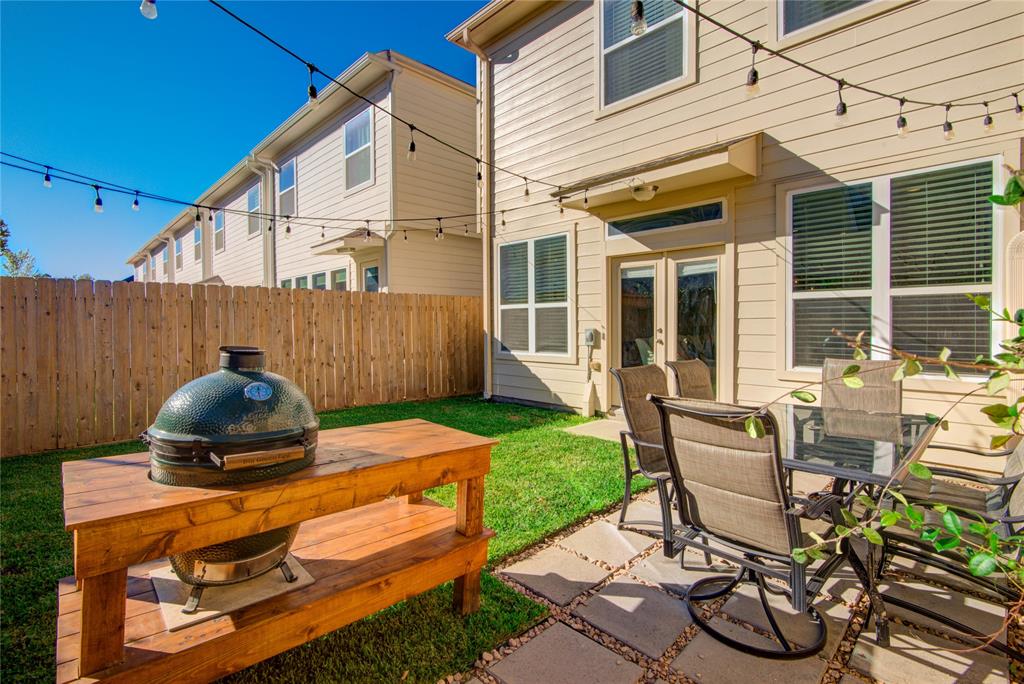 5803 2 Kansas Street, Houston, Texas 77007, 3 Bedrooms Bedrooms, 10 Rooms Rooms,2 BathroomsBathrooms,Single-family,For Sale,Kansas,52087729