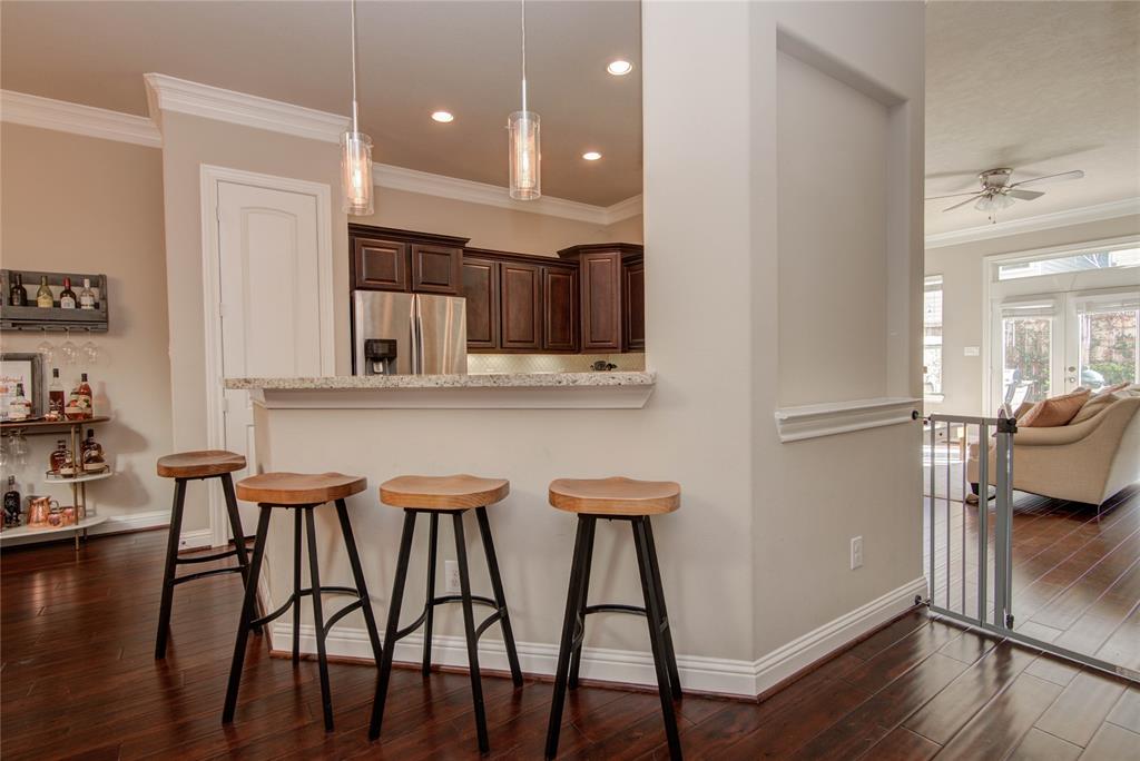 5803 2 Kansas Street, Houston, Texas 77007, 3 Bedrooms Bedrooms, 10 Rooms Rooms,2 BathroomsBathrooms,Single-family,For Sale,Kansas,52087729