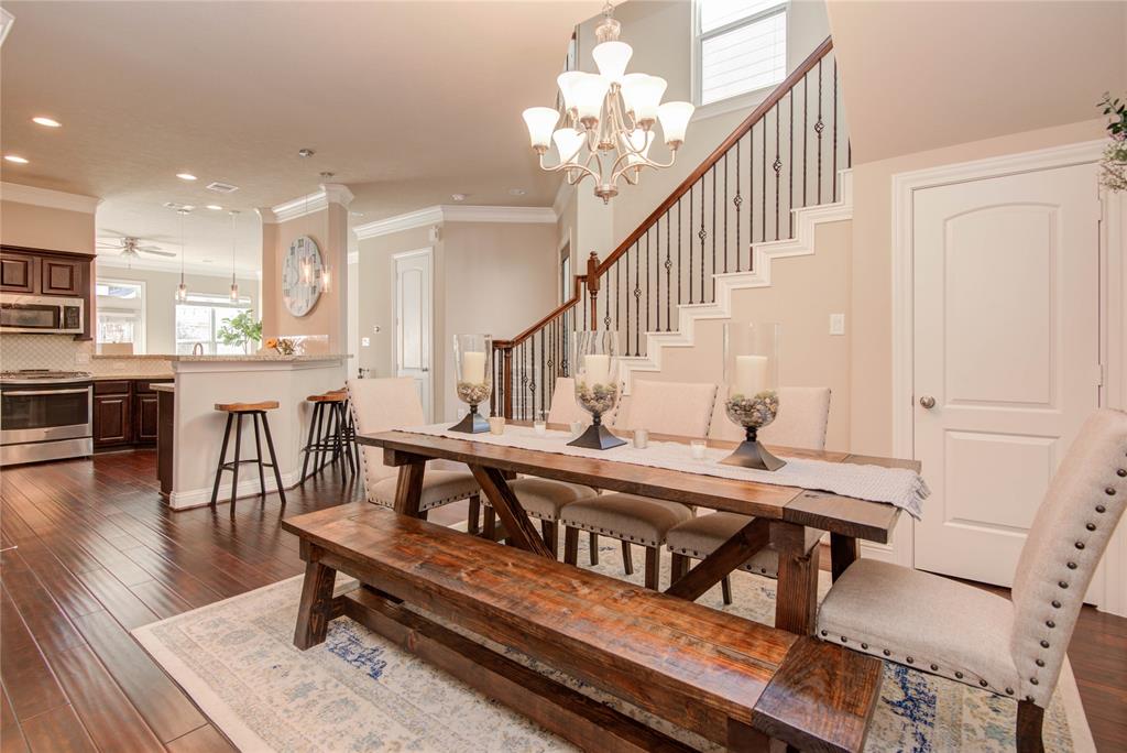 5803 2 Kansas Street, Houston, Texas 77007, 3 Bedrooms Bedrooms, 10 Rooms Rooms,2 BathroomsBathrooms,Single-family,For Sale,Kansas,52087729