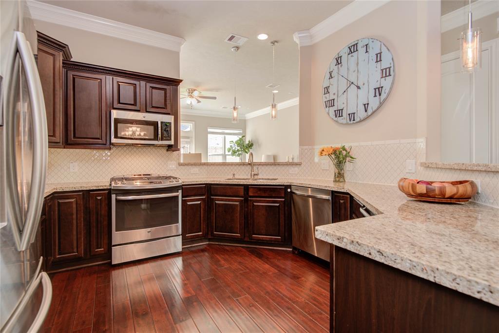 5803 2 Kansas Street, Houston, Texas 77007, 3 Bedrooms Bedrooms, 10 Rooms Rooms,2 BathroomsBathrooms,Single-family,For Sale,Kansas,52087729
