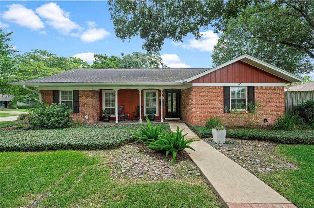 10919 1 Burdine Street, Houston, Texas 77096, 2 Bedrooms Bedrooms, 2 Rooms Rooms,2 BathroomsBathrooms,Single-family,For Sale,Burdine,38003483