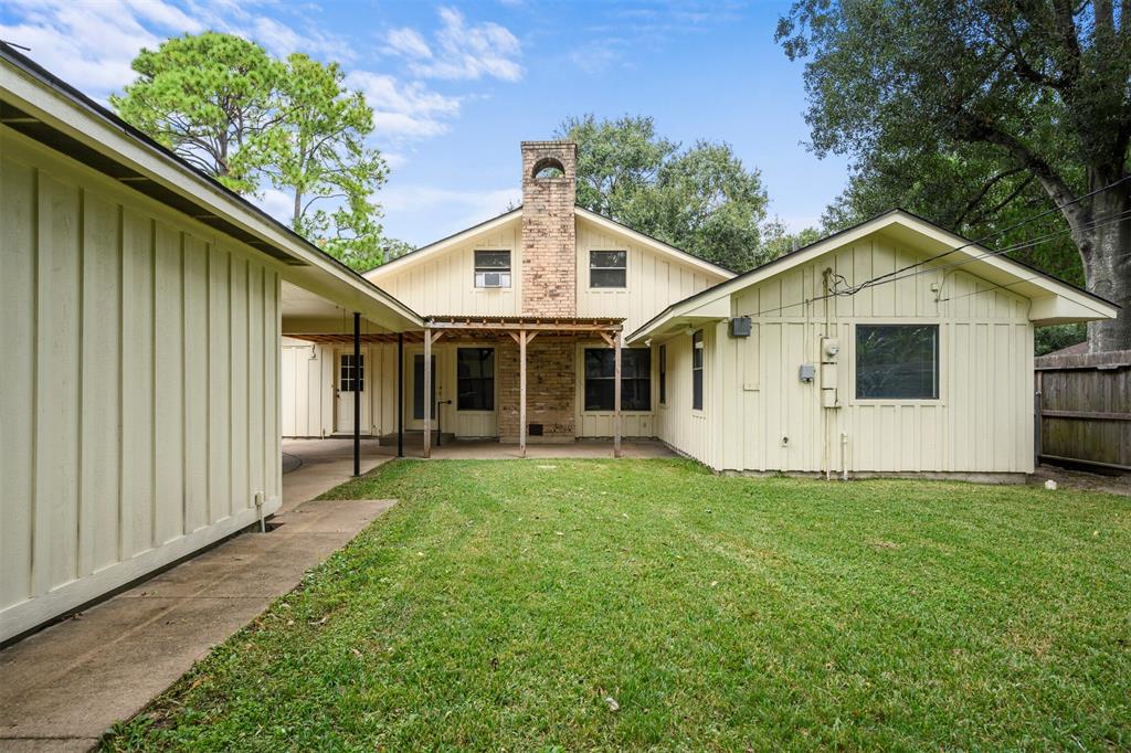 9733 2 Pine Lake Drive, Houston, Texas 77055, 4 Bedrooms Bedrooms, 9 Rooms Rooms,3 BathroomsBathrooms,Single-family,For Sale,Pine Lake,42798334