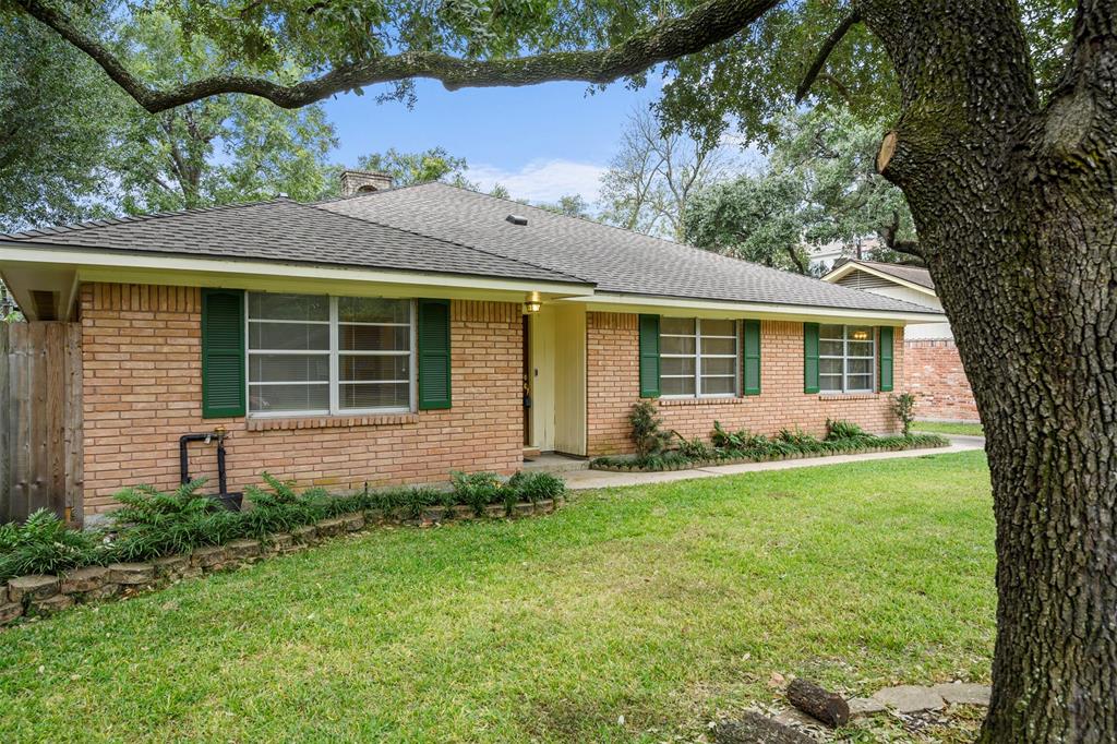 9733 2 Pine Lake Drive, Houston, Texas 77055, 4 Bedrooms Bedrooms, 9 Rooms Rooms,3 BathroomsBathrooms,Single-family,For Sale,Pine Lake,42798334