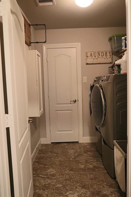 1241 1 Laurel Loop, Angleton, Texas 77515, 4 Bedrooms Bedrooms, 6 Rooms Rooms,2 BathroomsBathrooms,Single-family,For Sale,Laurel,80272258