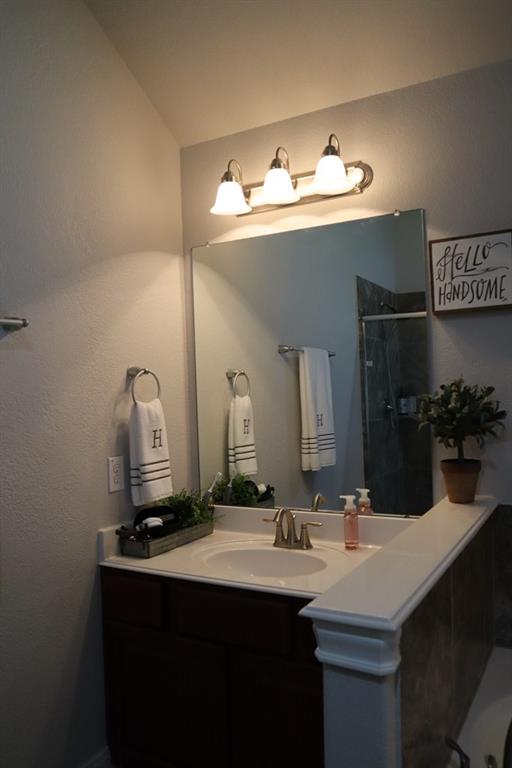 1241 1 Laurel Loop, Angleton, Texas 77515, 4 Bedrooms Bedrooms, 6 Rooms Rooms,2 BathroomsBathrooms,Single-family,For Sale,Laurel,80272258