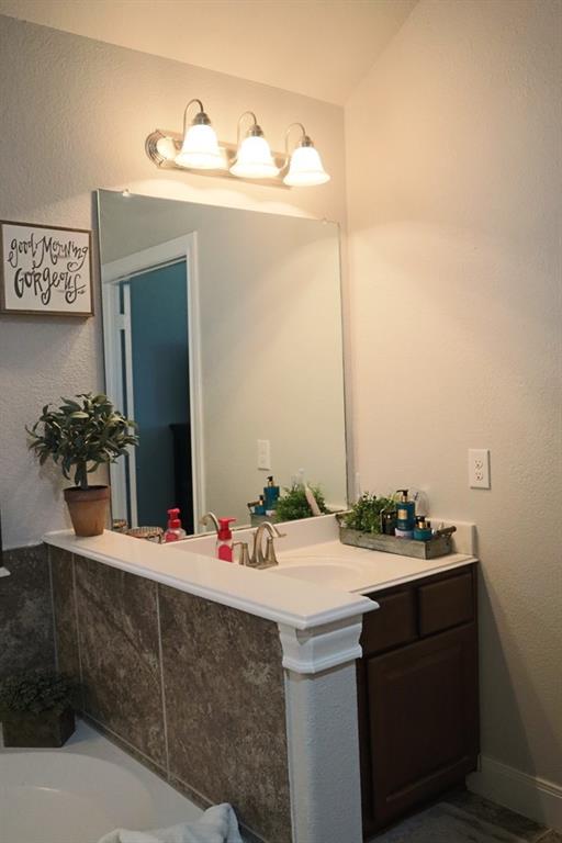 1241 1 Laurel Loop, Angleton, Texas 77515, 4 Bedrooms Bedrooms, 6 Rooms Rooms,2 BathroomsBathrooms,Single-family,For Sale,Laurel,80272258