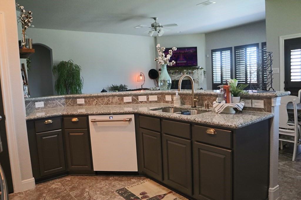 1241 1 Laurel Loop, Angleton, Texas 77515, 4 Bedrooms Bedrooms, 6 Rooms Rooms,2 BathroomsBathrooms,Single-family,For Sale,Laurel,80272258