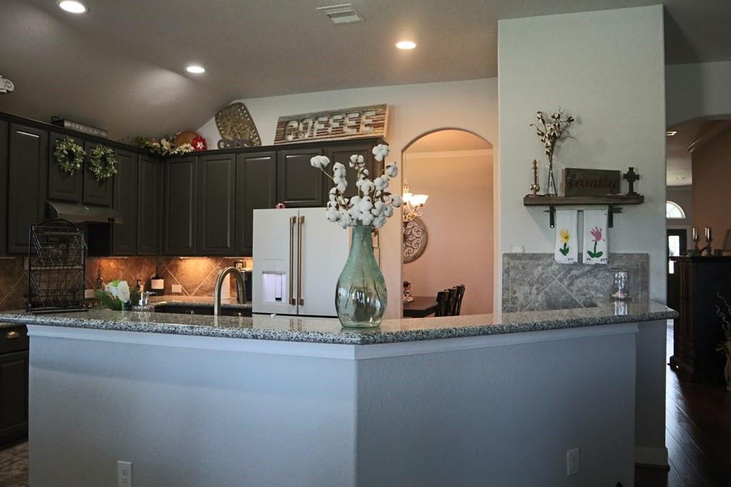 1241 1 Laurel Loop, Angleton, Texas 77515, 4 Bedrooms Bedrooms, 6 Rooms Rooms,2 BathroomsBathrooms,Single-family,For Sale,Laurel,80272258