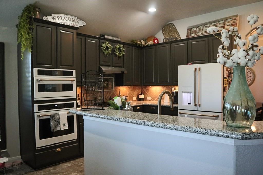 1241 1 Laurel Loop, Angleton, Texas 77515, 4 Bedrooms Bedrooms, 6 Rooms Rooms,2 BathroomsBathrooms,Single-family,For Sale,Laurel,80272258