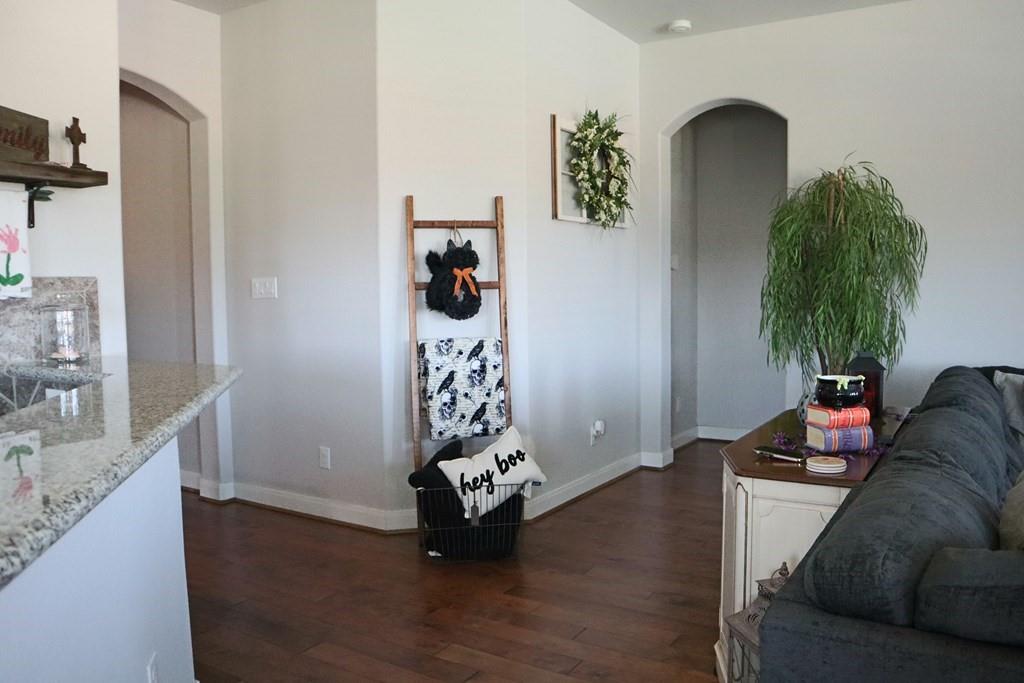 1241 1 Laurel Loop, Angleton, Texas 77515, 4 Bedrooms Bedrooms, 6 Rooms Rooms,2 BathroomsBathrooms,Single-family,For Sale,Laurel,80272258