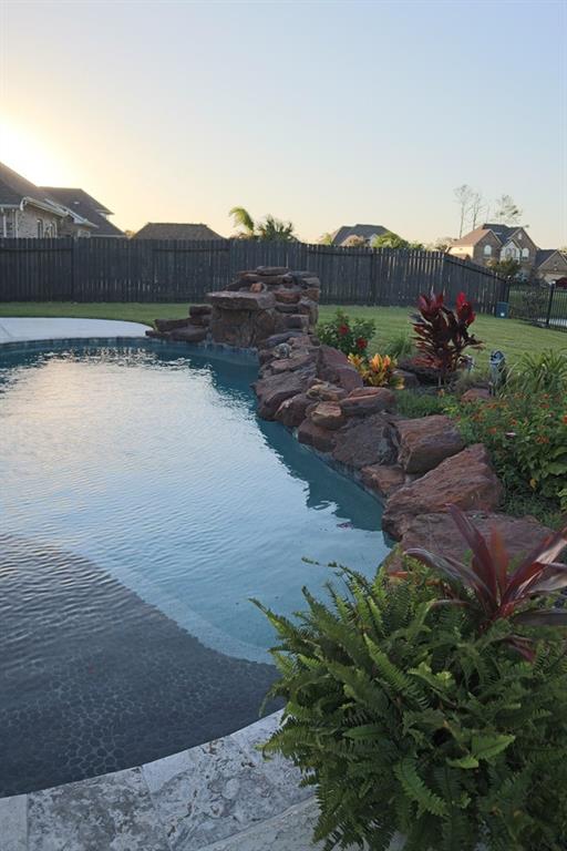 1241 1 Laurel Loop, Angleton, Texas 77515, 4 Bedrooms Bedrooms, 6 Rooms Rooms,2 BathroomsBathrooms,Single-family,For Sale,Laurel,80272258