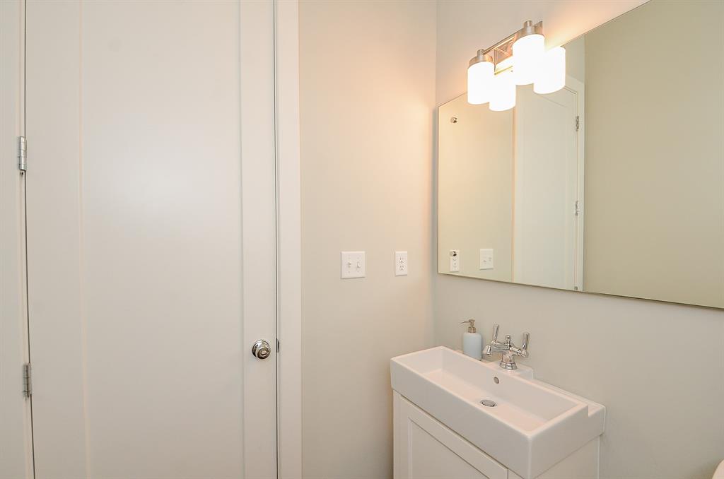 1706 3 Francis Street, Houston, Texas 77004, 3 Bedrooms Bedrooms, 3 Rooms Rooms,3 BathroomsBathrooms,Single-family,For Sale,Francis,76778077