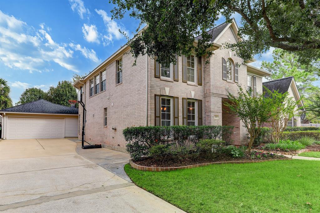 4181 2 Pine Crest Trail, Houston, Texas 77059, 5 Bedrooms Bedrooms, 12 Rooms Rooms,3 BathroomsBathrooms,Single-family,For Sale,Pine Crest,31231790