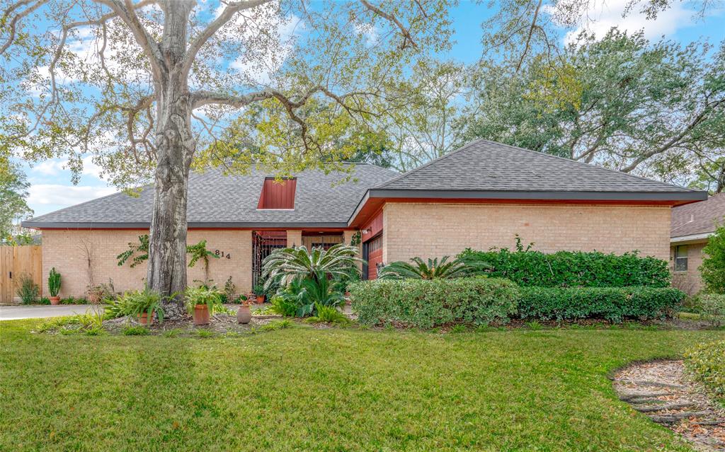 814 1 Brunswick Drive, Sugar Land, Texas 77478, 4 Bedrooms Bedrooms, 9 Rooms Rooms,2 BathroomsBathrooms,Single-family,For Sale,Brunswick,3508909