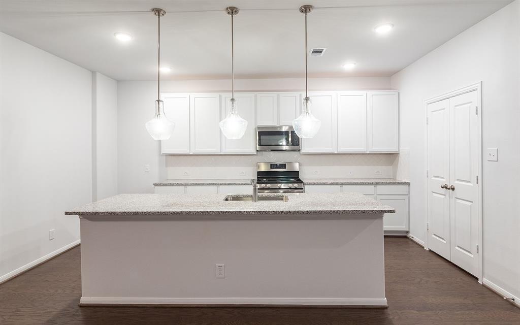 10905 1 Cathedral Peak Drive, Rosharon, Texas 77583, 4 Bedrooms Bedrooms, 7 Rooms Rooms,2 BathroomsBathrooms,Single-family,For Sale,Cathedral Peak,57610863