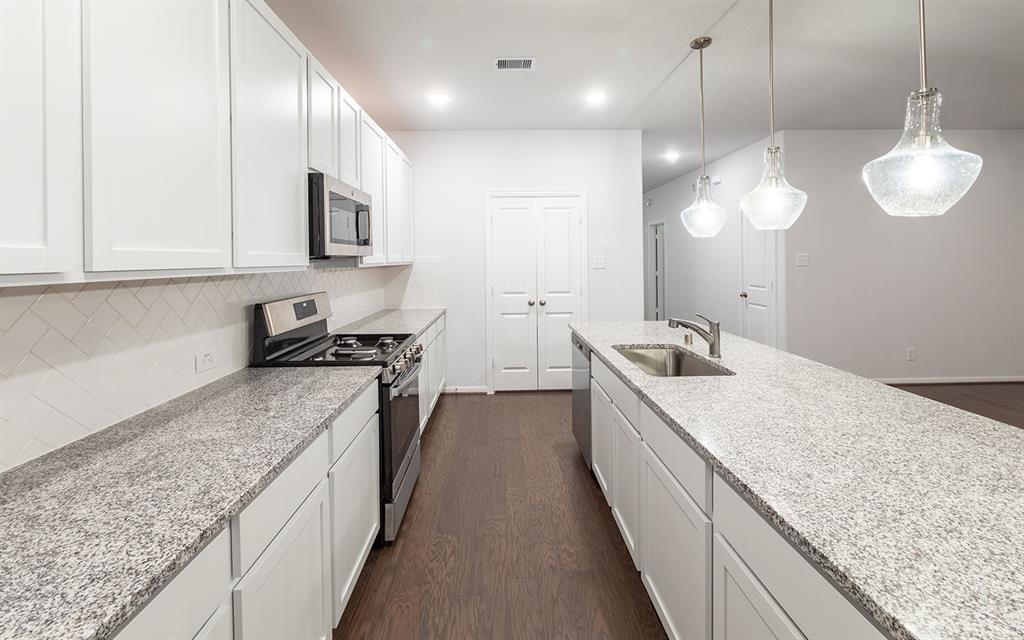 10905 1 Cathedral Peak Drive, Rosharon, Texas 77583, 4 Bedrooms Bedrooms, 7 Rooms Rooms,2 BathroomsBathrooms,Single-family,For Sale,Cathedral Peak,57610863