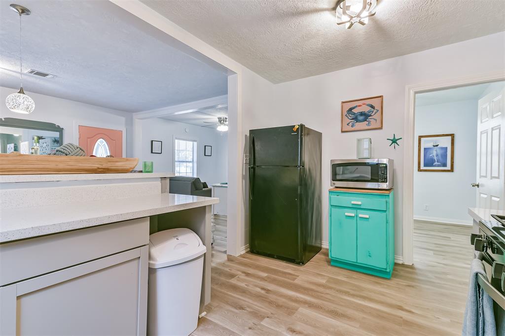 4117 1 Avenue M 1/2, Galveston, Texas 77550, 4 Bedrooms Bedrooms, 9 Rooms Rooms,2 BathroomsBathrooms,Single-family,For Sale,Avenue M 1/2,91241235