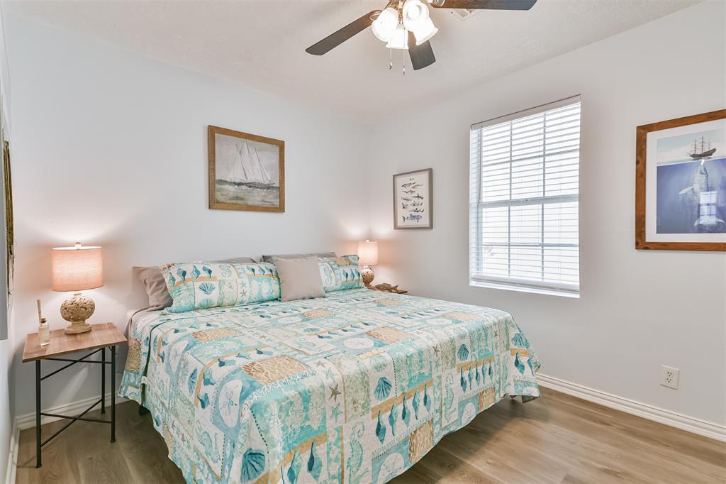 4117 1 Avenue M 1/2, Galveston, Texas 77550, 4 Bedrooms Bedrooms, 9 Rooms Rooms,2 BathroomsBathrooms,Single-family,For Sale,Avenue M 1/2,91241235