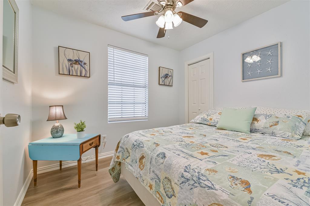 4117 1 Avenue M 1/2, Galveston, Texas 77550, 4 Bedrooms Bedrooms, 9 Rooms Rooms,2 BathroomsBathrooms,Single-family,For Sale,Avenue M 1/2,91241235