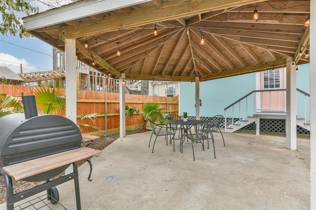 4117 1 Avenue M 1/2, Galveston, Texas 77550, 4 Bedrooms Bedrooms, 9 Rooms Rooms,2 BathroomsBathrooms,Single-family,For Sale,Avenue M 1/2,91241235