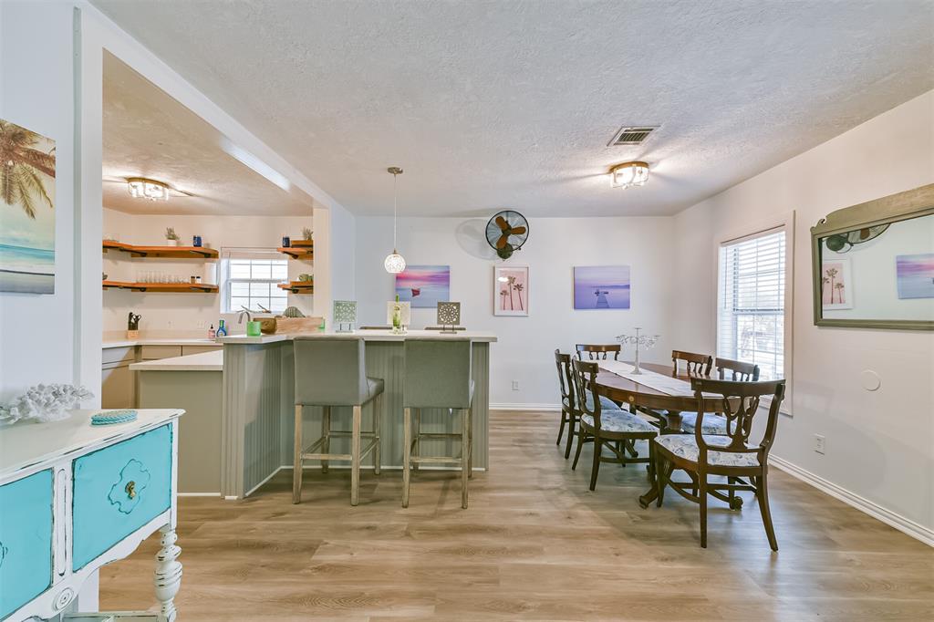 4117 1 Avenue M 1/2, Galveston, Texas 77550, 4 Bedrooms Bedrooms, 9 Rooms Rooms,2 BathroomsBathrooms,Single-family,For Sale,Avenue M 1/2,91241235