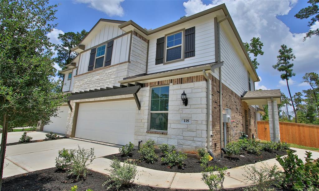 118 2 Skyshine Court, Conroe, Texas 77305, 4 Bedrooms Bedrooms, 6 Rooms Rooms,2 BathroomsBathrooms,Townhouse/condo,For Sale,Skyshine,14572881