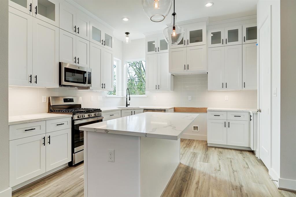 2304 4 Live Oak Street, Houston, Texas 77004, 3 Bedrooms Bedrooms, 6 Rooms Rooms,3 BathroomsBathrooms,Single-family,For Sale,Live Oak,76828258