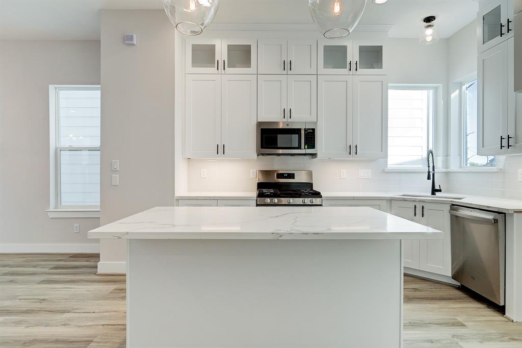 2304 4 Live Oak Street, Houston, Texas 77004, 3 Bedrooms Bedrooms, 6 Rooms Rooms,3 BathroomsBathrooms,Single-family,For Sale,Live Oak,76828258
