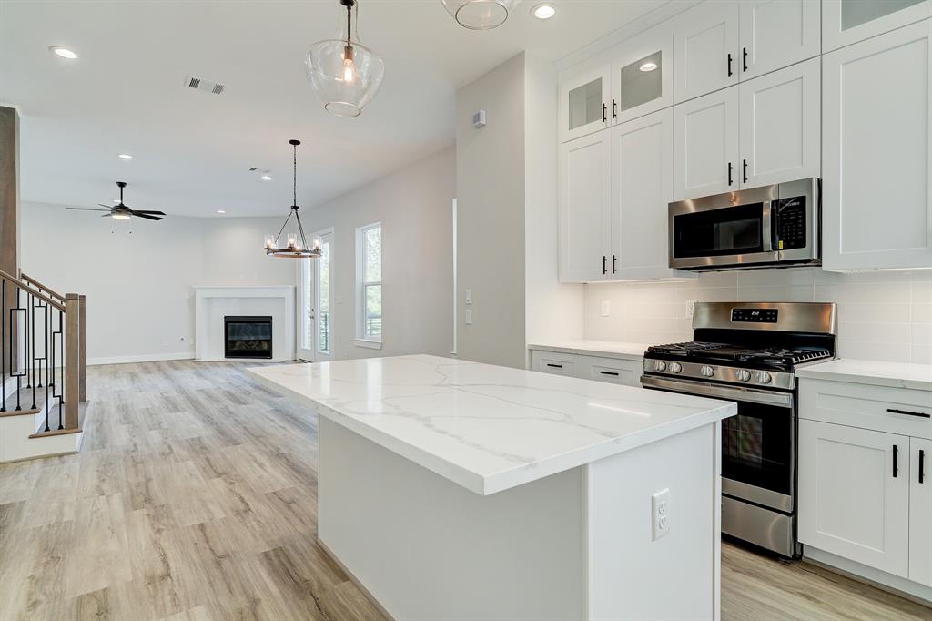 2304 4 Live Oak Street, Houston, Texas 77004, 3 Bedrooms Bedrooms, 6 Rooms Rooms,3 BathroomsBathrooms,Single-family,For Sale,Live Oak,76828258