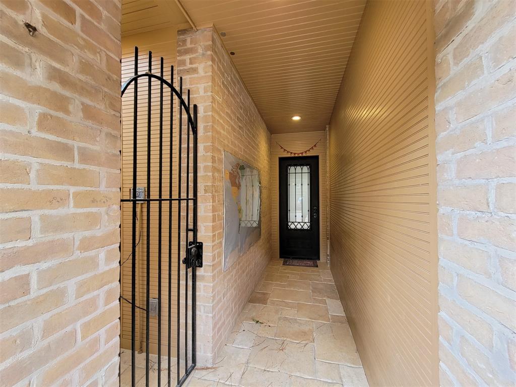 29 1 Bayou Shadows Street, Houston, Texas 77024, 3 Bedrooms Bedrooms, 7 Rooms Rooms,2 BathroomsBathrooms,Townhouse/condo,For Sale,Bayou Shadows,48555378