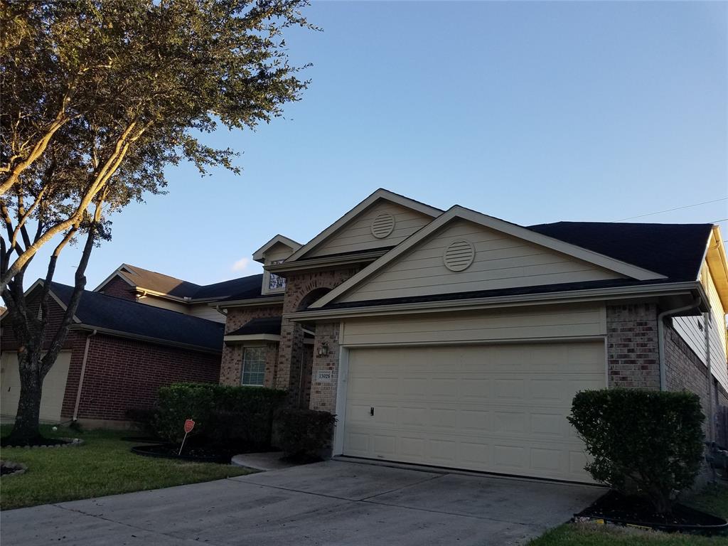 13026 2 Shallow Falls, Pearland, Texas 77584, 4 Bedrooms Bedrooms, 11 Rooms Rooms,2 BathroomsBathrooms,Single-family,For Sale,Shallow Falls,14982265