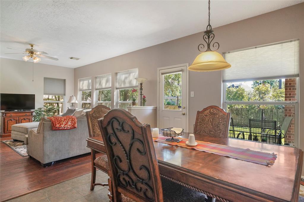 134 2 Queenscliff Circle, The Woodlands, Texas 77382, 3 Bedrooms Bedrooms, 9 Rooms Rooms,2 BathroomsBathrooms,Single-family,For Sale,Queenscliff,81945808
