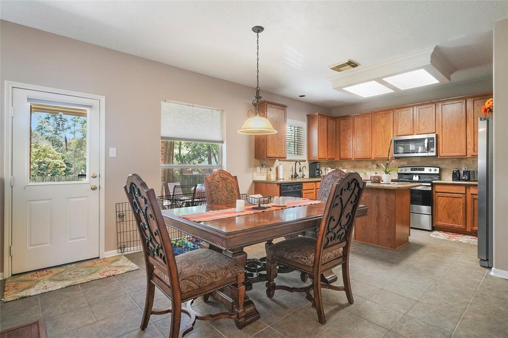 134 2 Queenscliff Circle, The Woodlands, Texas 77382, 3 Bedrooms Bedrooms, 9 Rooms Rooms,2 BathroomsBathrooms,Single-family,For Sale,Queenscliff,81945808