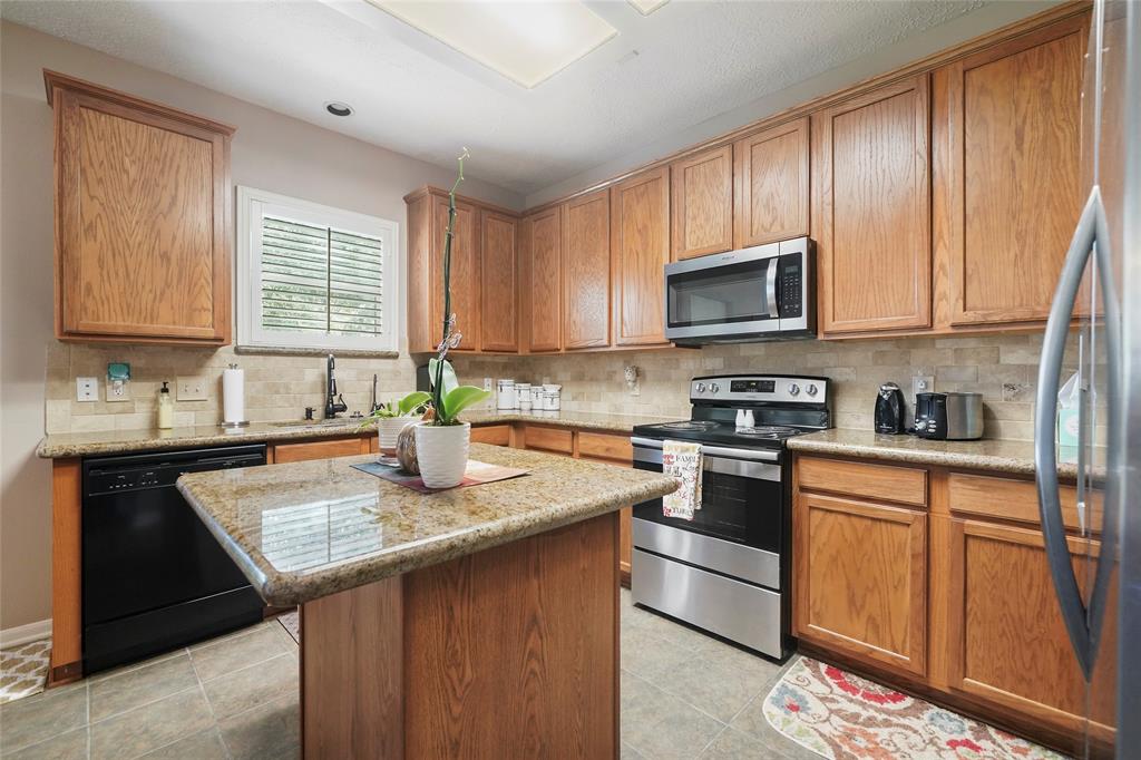 134 2 Queenscliff Circle, The Woodlands, Texas 77382, 3 Bedrooms Bedrooms, 9 Rooms Rooms,2 BathroomsBathrooms,Single-family,For Sale,Queenscliff,81945808