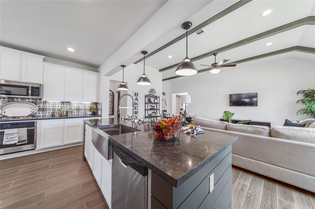 8426 1 Sunset Horizon Drive, Baytown, Texas 77521, 4 Bedrooms Bedrooms, 11 Rooms Rooms,2 BathroomsBathrooms,Single-family,For Sale,Sunset Horizon,69074670