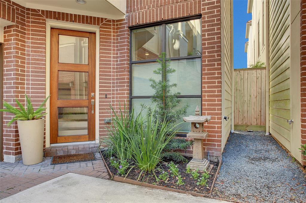 4813 4 Caroline Street, Houston, Texas 77004, 3 Bedrooms Bedrooms, 8 Rooms Rooms,3 BathroomsBathrooms,Single-family,For Sale,Caroline,87585165