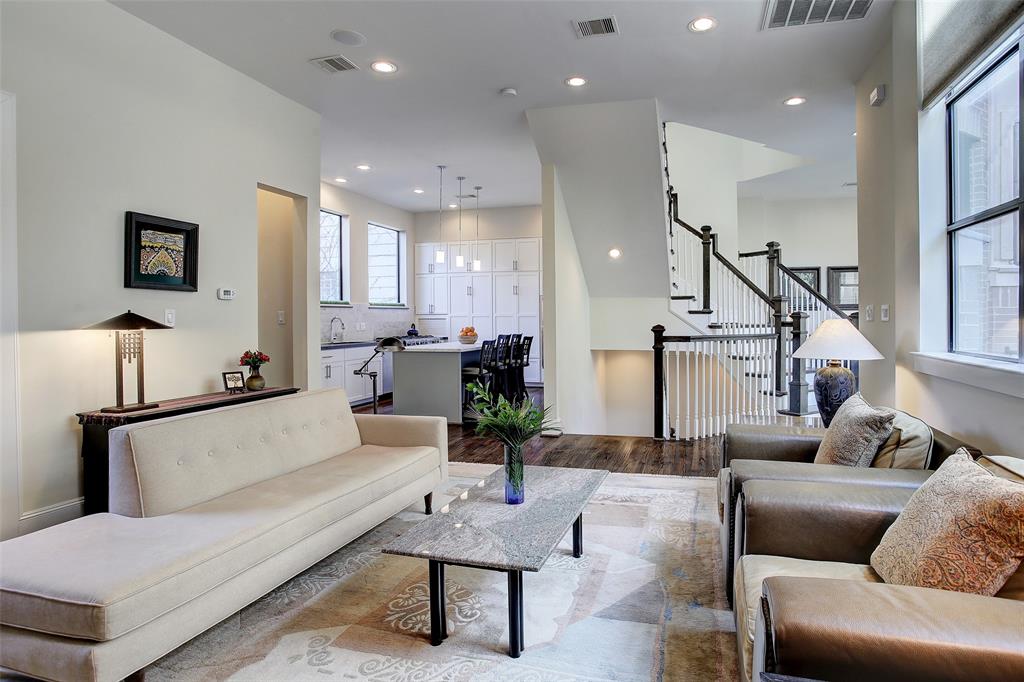 4813 4 Caroline Street, Houston, Texas 77004, 3 Bedrooms Bedrooms, 8 Rooms Rooms,3 BathroomsBathrooms,Single-family,For Sale,Caroline,87585165