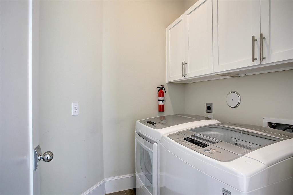 4813 4 Caroline Street, Houston, Texas 77004, 3 Bedrooms Bedrooms, 8 Rooms Rooms,3 BathroomsBathrooms,Single-family,For Sale,Caroline,87585165