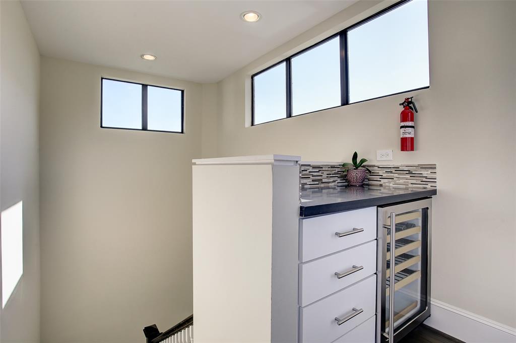 4813 4 Caroline Street, Houston, Texas 77004, 3 Bedrooms Bedrooms, 8 Rooms Rooms,3 BathroomsBathrooms,Single-family,For Sale,Caroline,87585165