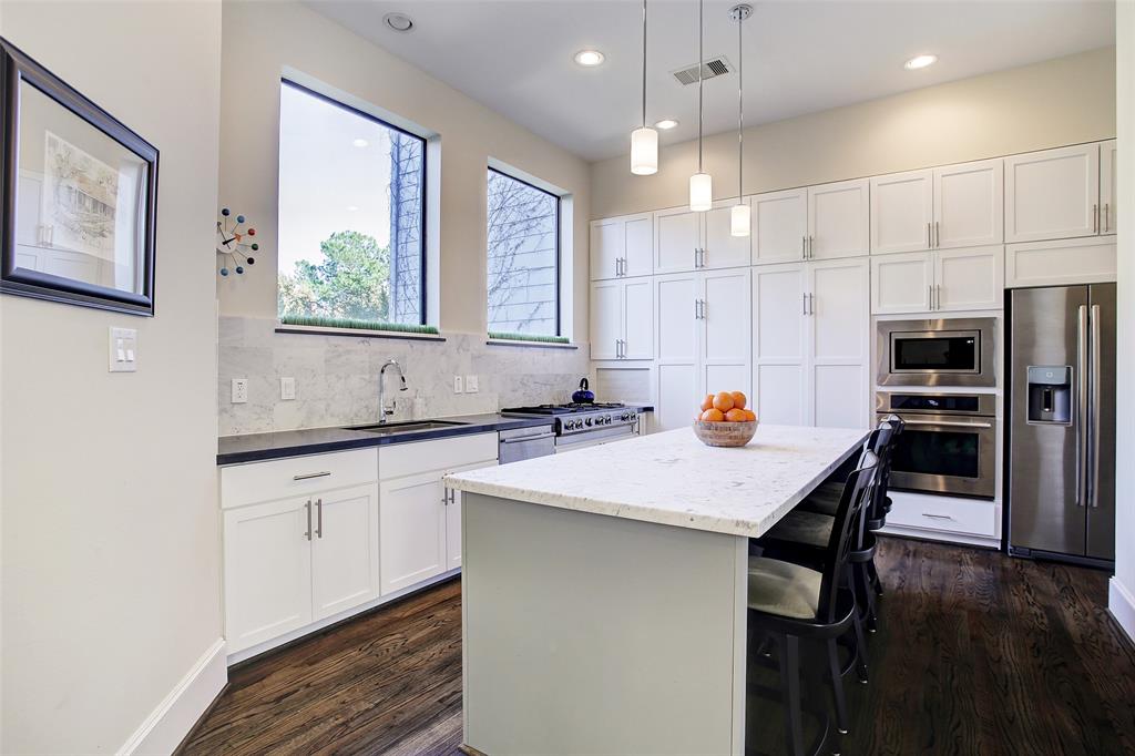 4813 4 Caroline Street, Houston, Texas 77004, 3 Bedrooms Bedrooms, 8 Rooms Rooms,3 BathroomsBathrooms,Single-family,For Sale,Caroline,87585165