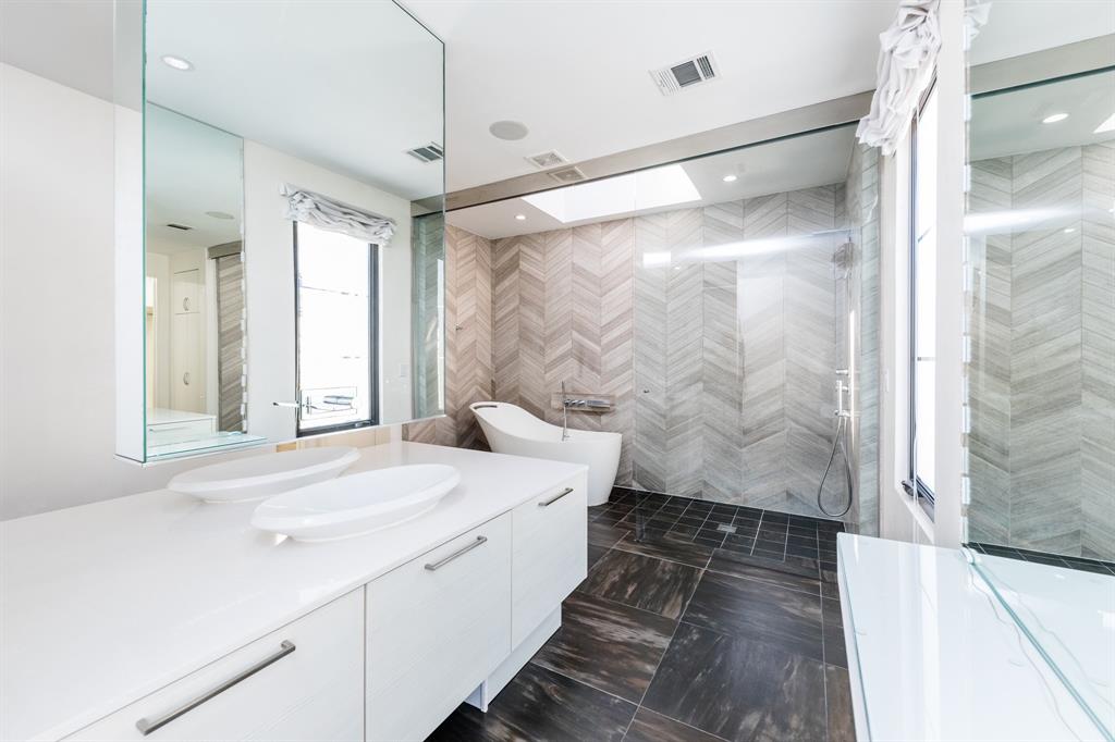 1310 3 Nantucket Drive, Houston, Texas 77057, 4 Bedrooms Bedrooms, 8 Rooms Rooms,4 BathroomsBathrooms,Single-family,For Sale,Nantucket,63536278