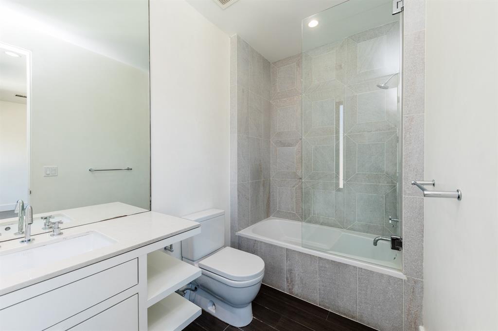 1310 3 Nantucket Drive, Houston, Texas 77057, 4 Bedrooms Bedrooms, 8 Rooms Rooms,4 BathroomsBathrooms,Single-family,For Sale,Nantucket,63536278