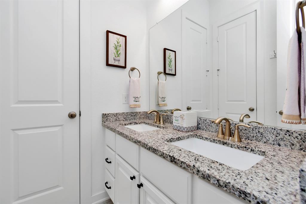 10146 1 Blythe Street, Iowa Colony, Texas 77583, 4 Bedrooms Bedrooms, 9 Rooms Rooms,3 BathroomsBathrooms,Single-family,For Sale,Blythe,89240375