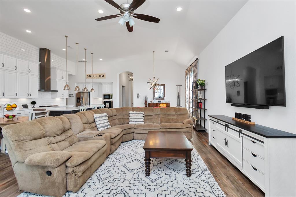 10146 1 Blythe Street, Iowa Colony, Texas 77583, 4 Bedrooms Bedrooms, 9 Rooms Rooms,3 BathroomsBathrooms,Single-family,For Sale,Blythe,89240375